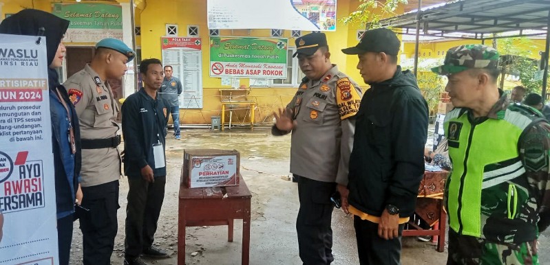 Ipda Bonni Tinjau TPS di Kecamatan Tanah Putih Tanjung Melawan, Pilkada Rohil 2024 Kondusif