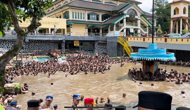 Gelar Tradisi Moral ke Bhayangkaraan, 1.031 Calon Perwira Polisi Berendam di Kolam Rajawali