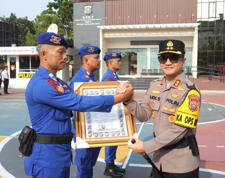 Berhasil Ungkap Penyelundupan Baby Lobster, 17 Personil Satpolairud Polres Inhil Terima Penghargaan