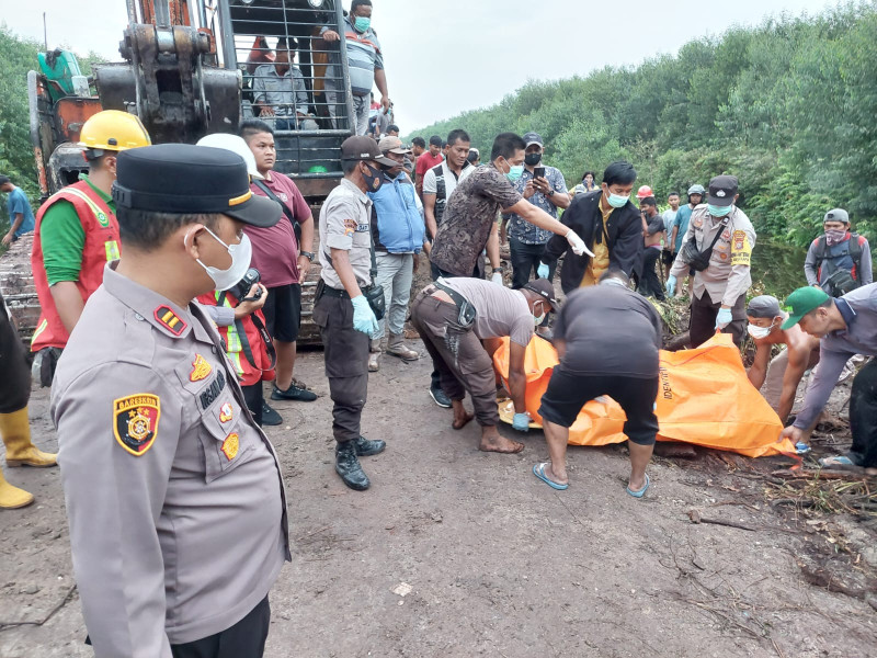 Perempuan Tanpa Identitas di Temukan di Bawah Jembatan Sungai 1 Jalan Akasia Sudah Tidak Bernyawa