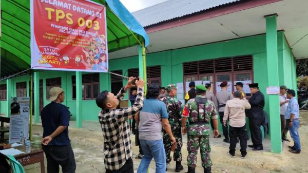 Kapolres Inhu dan Forkopimda Pantau Pencoblosan di Desa Ringin