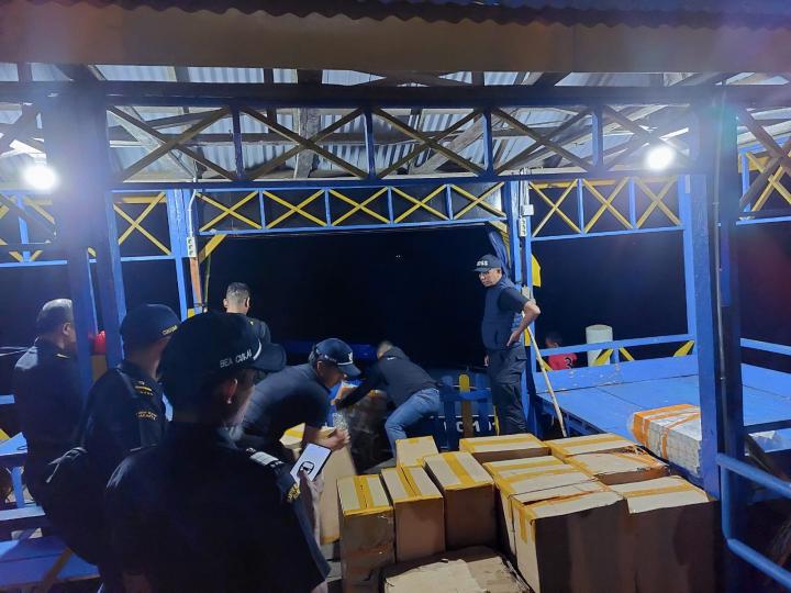 Satpolairud Polres Inhil Gagalkan Penyelundupan Ribuan Slop Rokok Ilegal